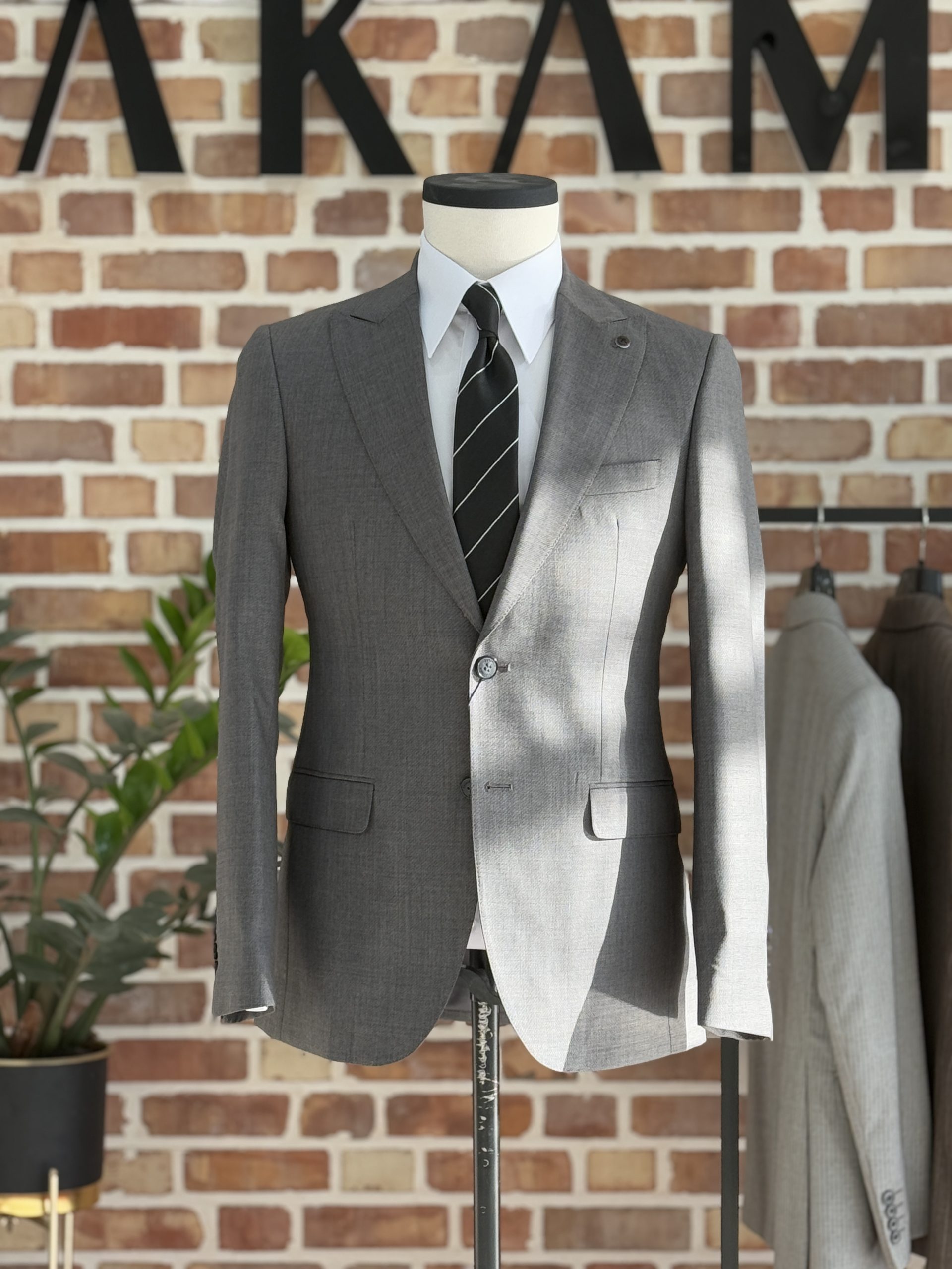کت و شلوار ژاکامن با پارچه Vitale Barberis ایتالیا